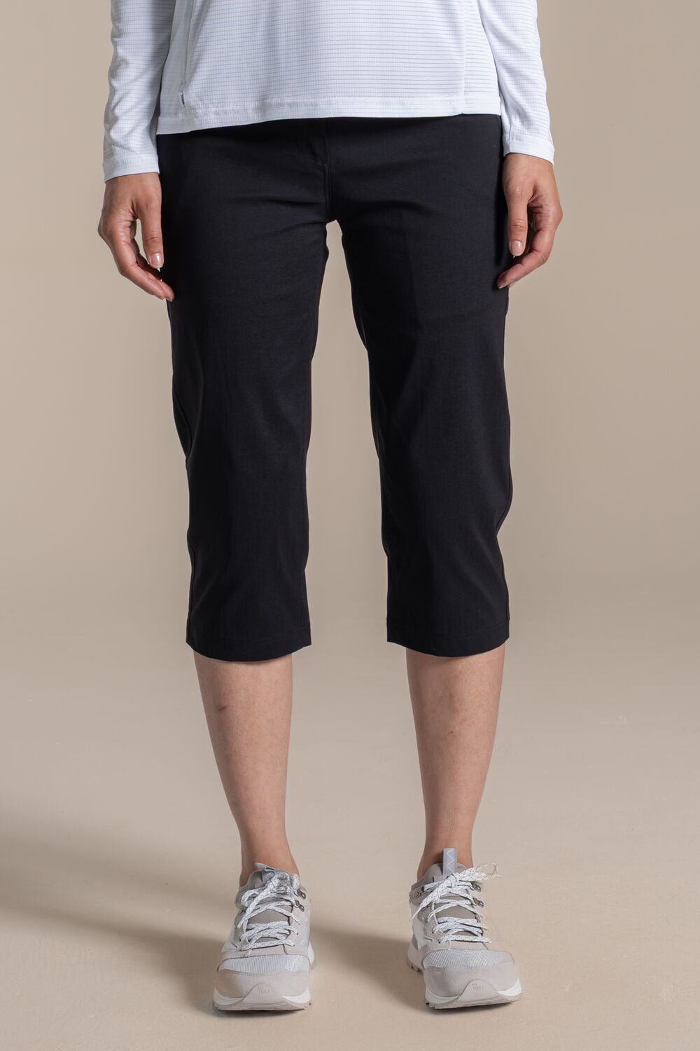 Craghoppers Craghoppers Women's Kiwi Pro III Cropped Water Repellent Anti-Insect Trousers in Black - 2