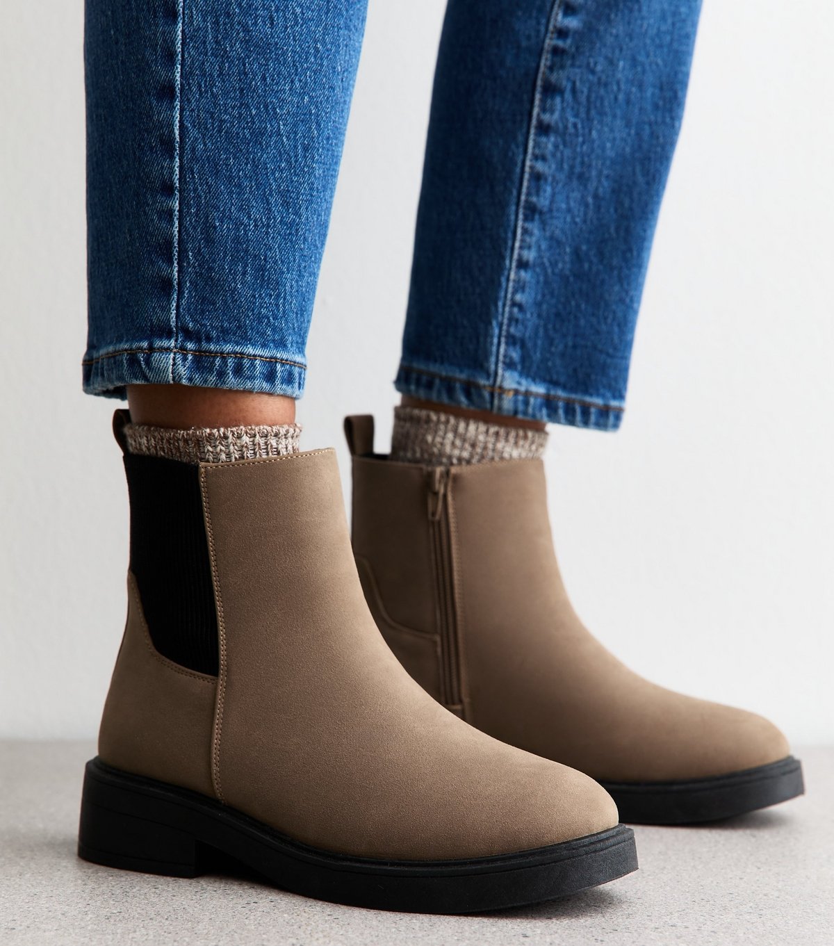 New Look Women's Wide Fit Light Brown Faux Suede Chunky Sole Chelsea Ankle Boots Vegan New Look - 2