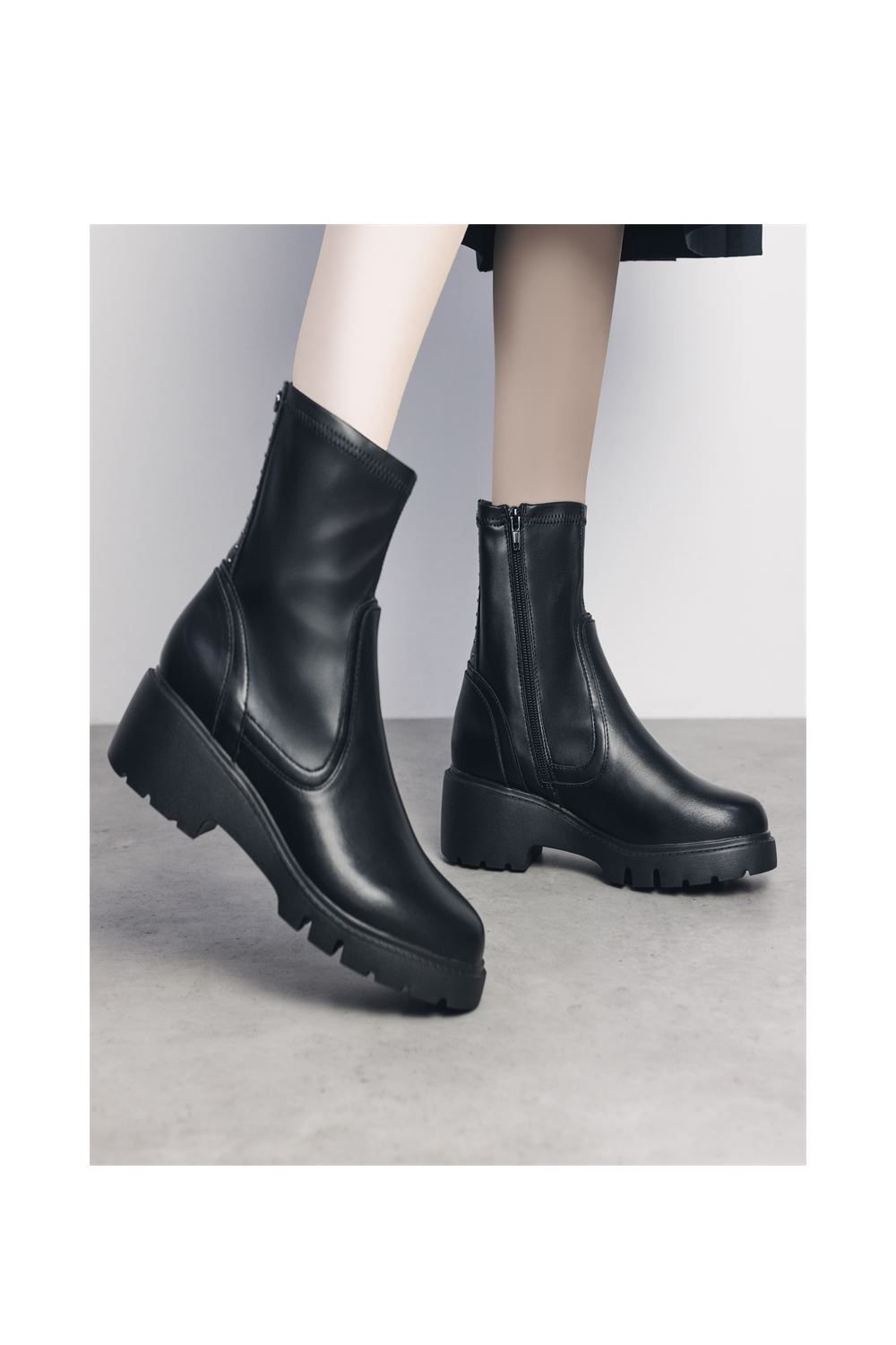 Moda In Pelle Moda In Pelle Women's 'Arvert' Porvair Ankle Boots in Black - 2