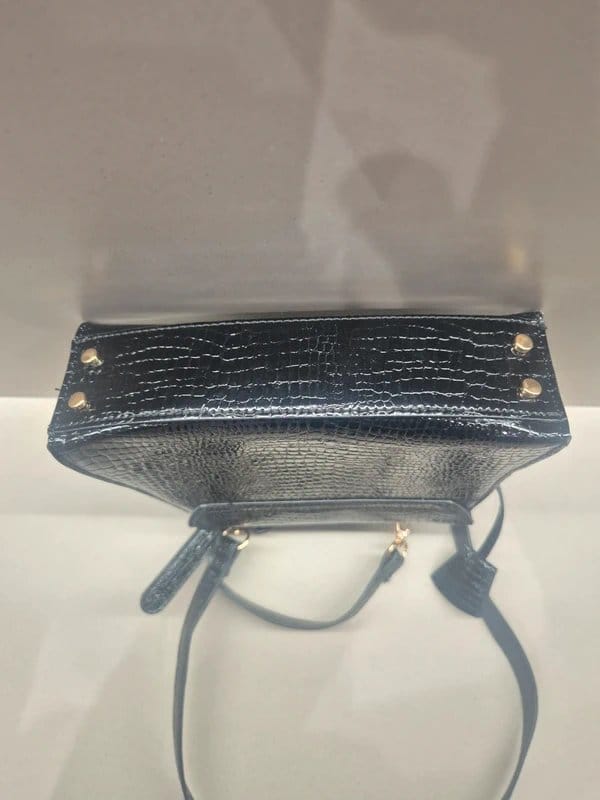New Look New Look Black Crocodile Effect Faux Leather Crossbody Bag - 1