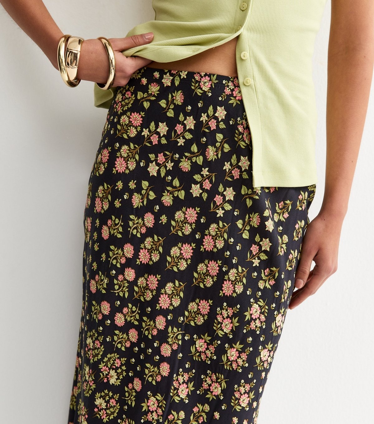 New Look Women's Black Floral Bias Cut Midi Skirt New Look - 2