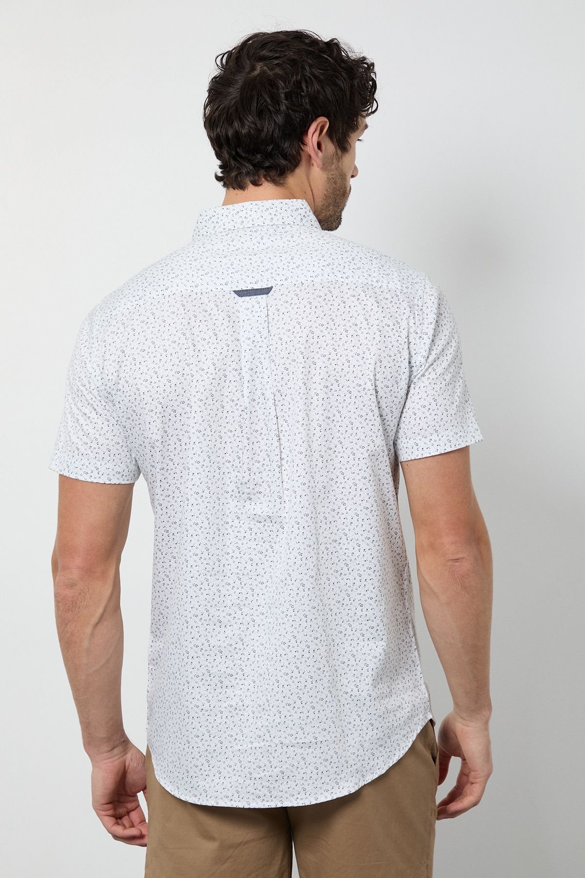 Maine Maine Men's White Ditsy Floral Print Short Sleeve Shirt - 3