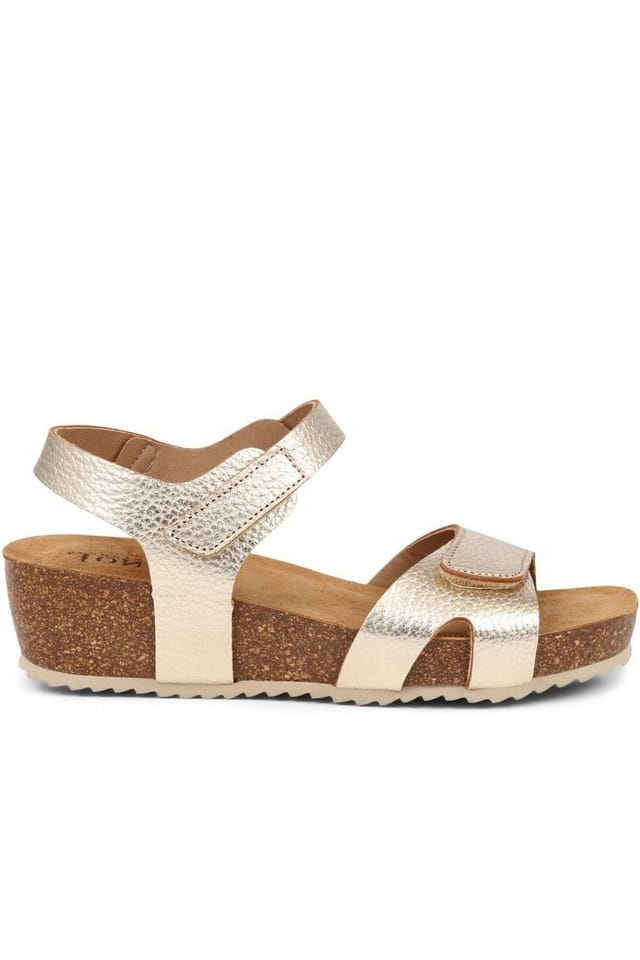 Jones Bootmaker Jones Bootmaker Women's Joanie Leather Sandals in Gold - 2