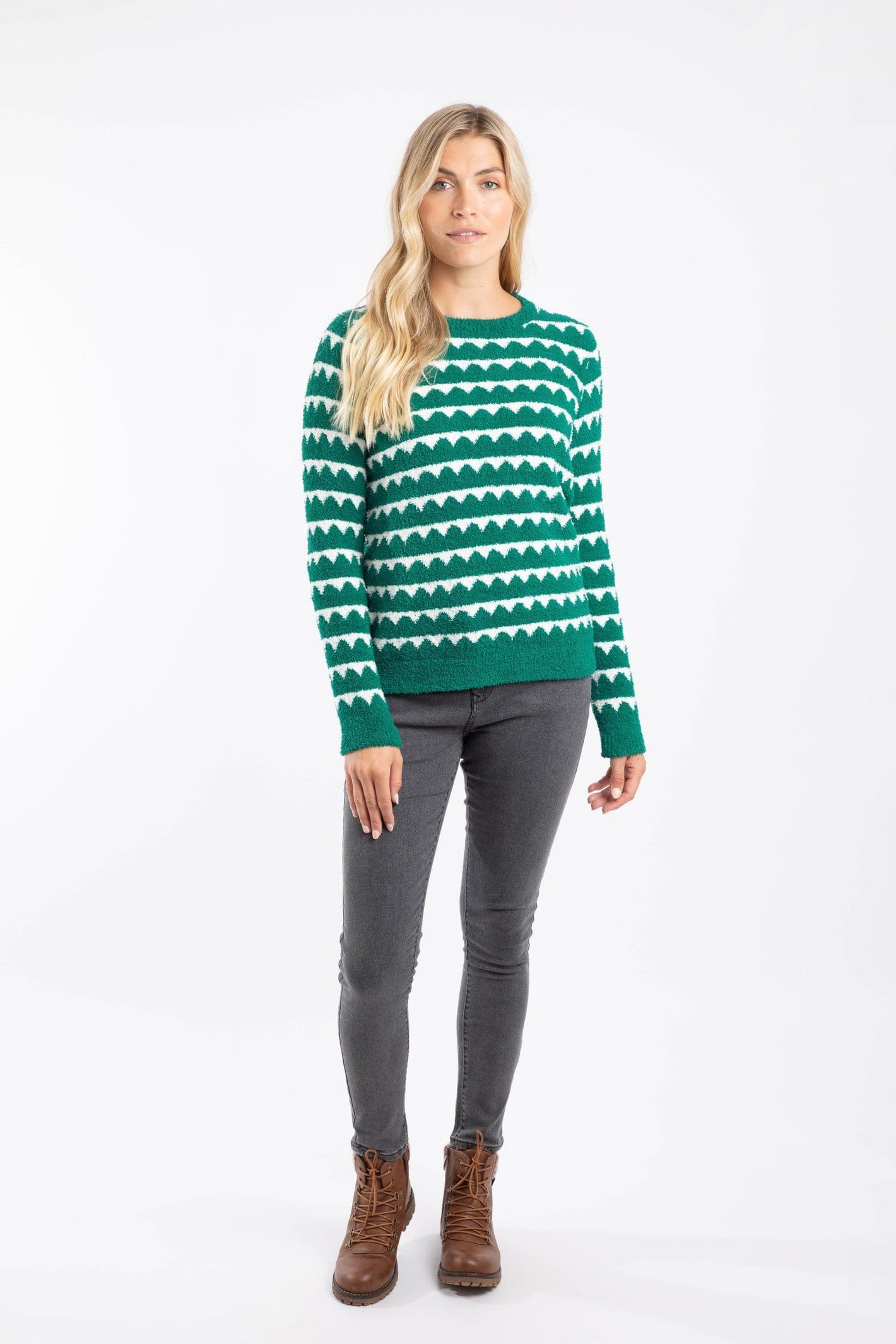 Weird Fish Weird Fish Women's Tyla Cosy Knit Scalloped Jumper in Green - 4