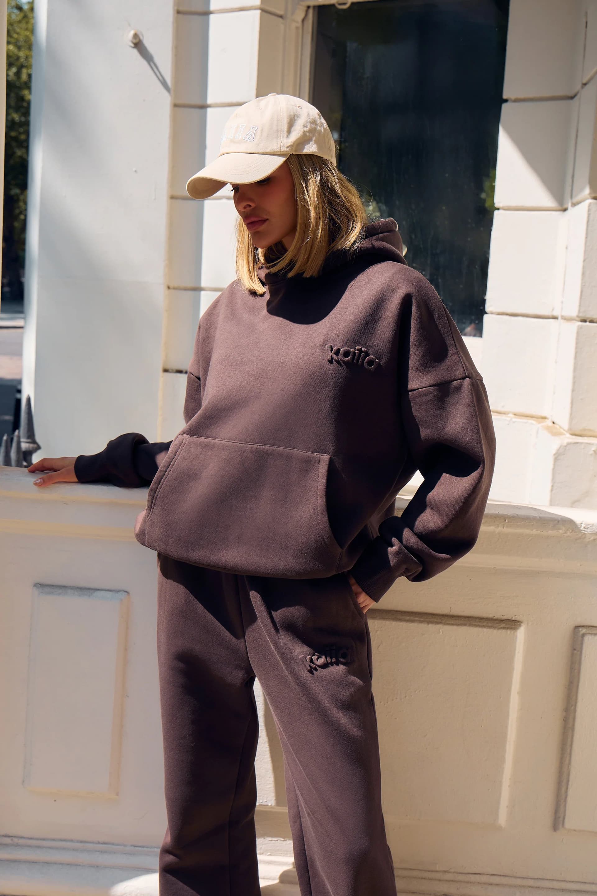 Kaiia Kaiia Embossed Logo Oversized Hoodie Bitter Chocolate