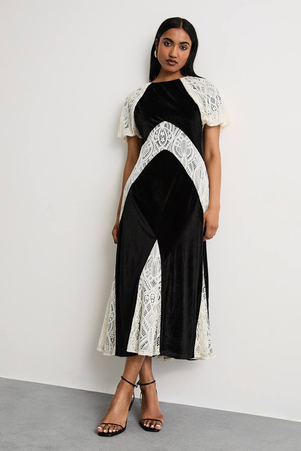 Warehouse Warehouse Women's Velvet Lace Panelled Midi Tea Dress in Black - 2
