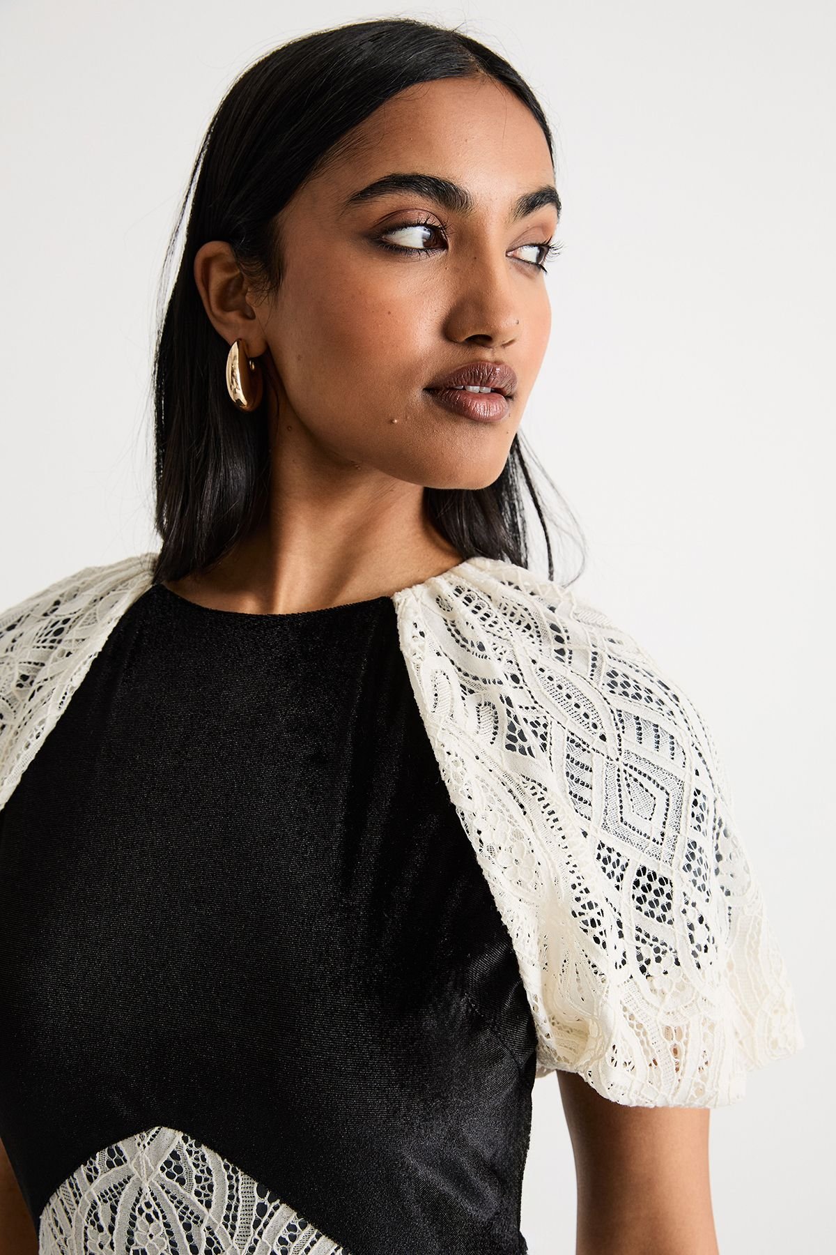 Warehouse Warehouse Women's Velvet Lace Panelled Midi Tea Dress in Black - 4