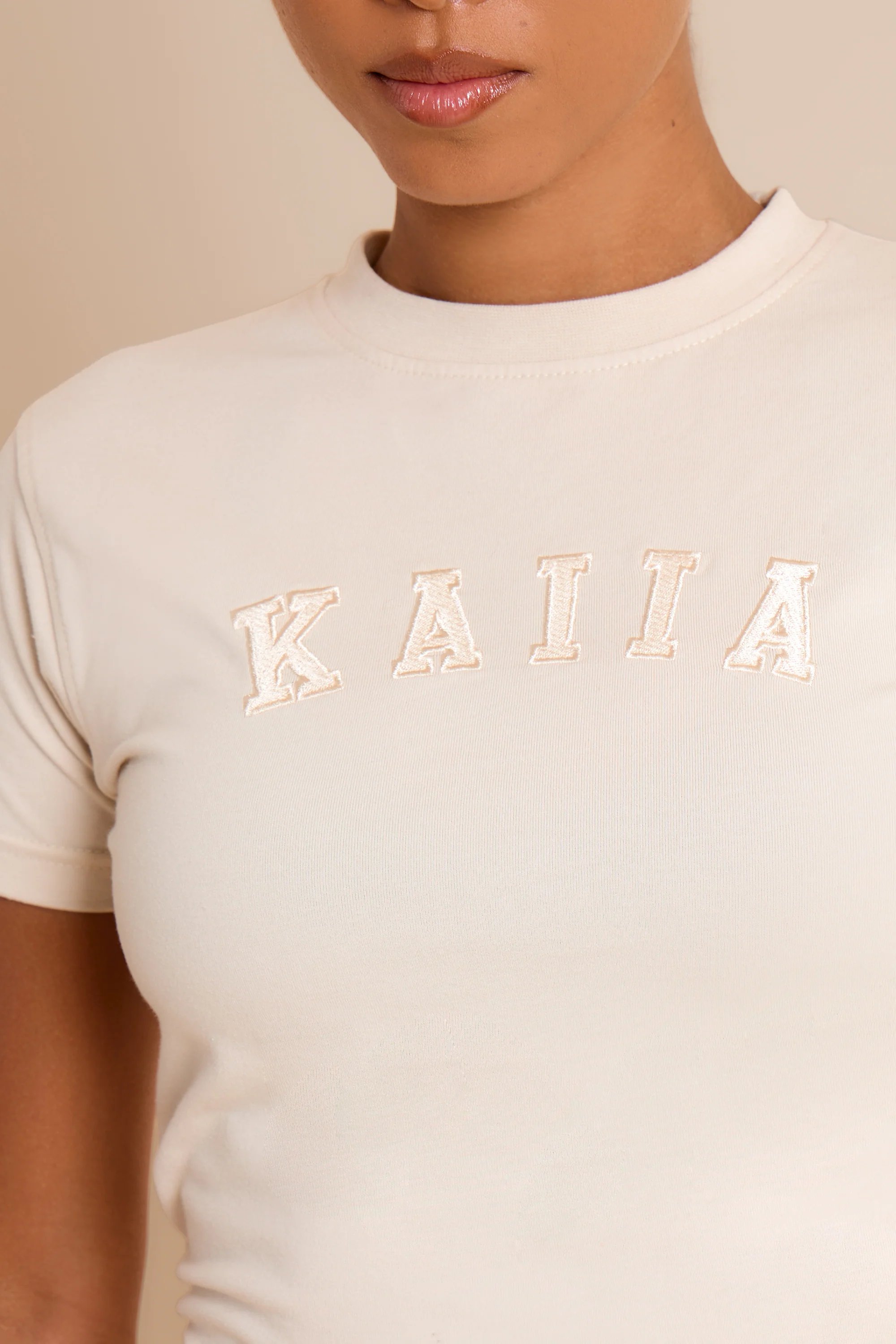 Kaiia Kaiia Slogan Baby Tee Chalk - 2