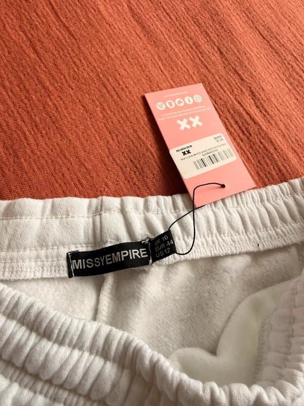Missy Empire Missy Empire White Sweat Shorts Size UK 16