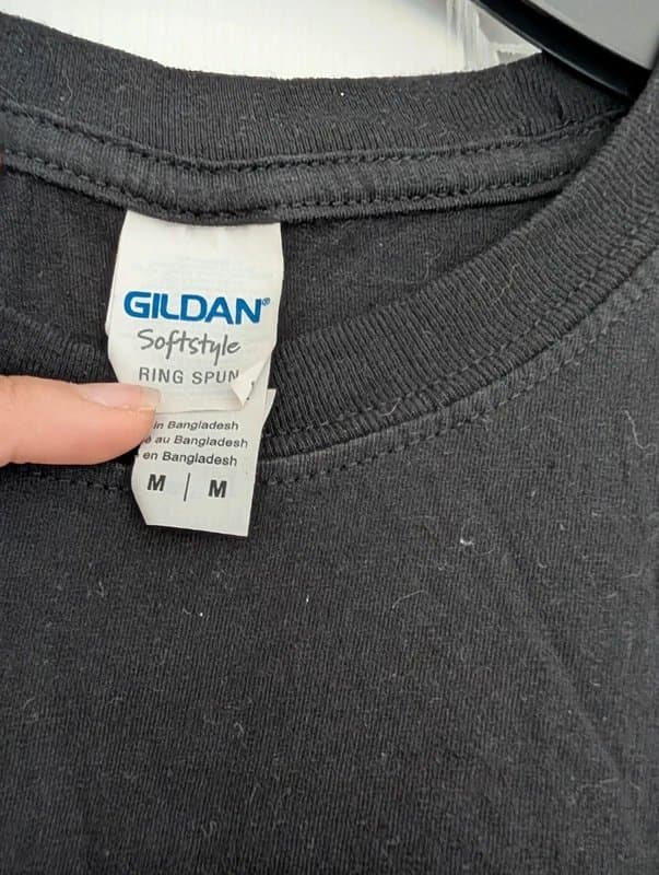Gildan Neck deep band t-shirt