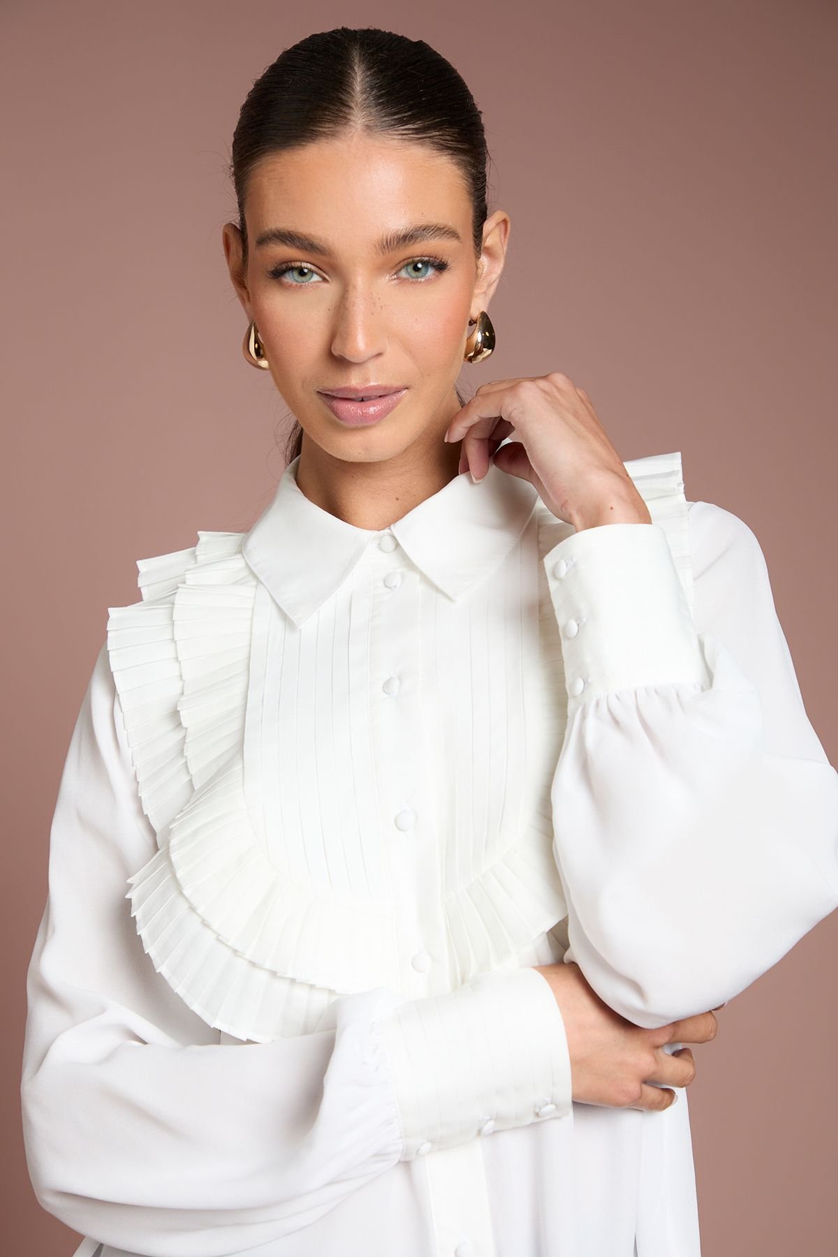 Coast Coast Women's Cotton Poplin Ruffle Shirt in Ivory - 4