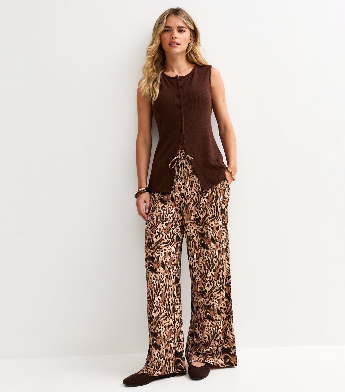 New Look Women's Petite Brown Animal Print Textured Wide Leg Trousers New Look - 3