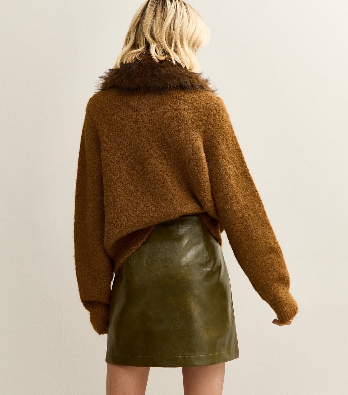 New Look Women's Dark Khaki Faux Leather Cargo Mini Skirt New Look - 4