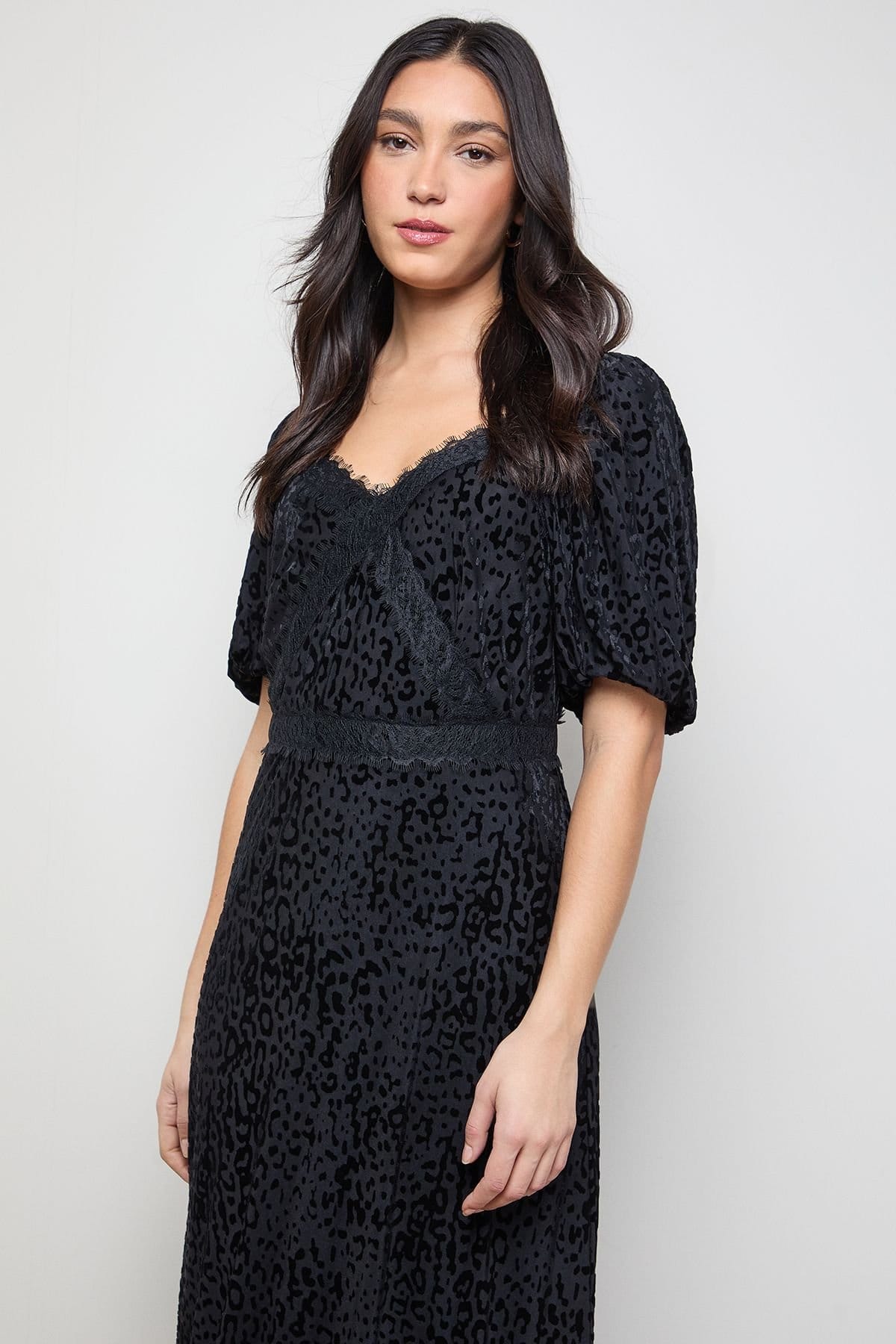 Oasis Oasis Women's Devore Puff Sleeve Midi Dress in Black - 4
