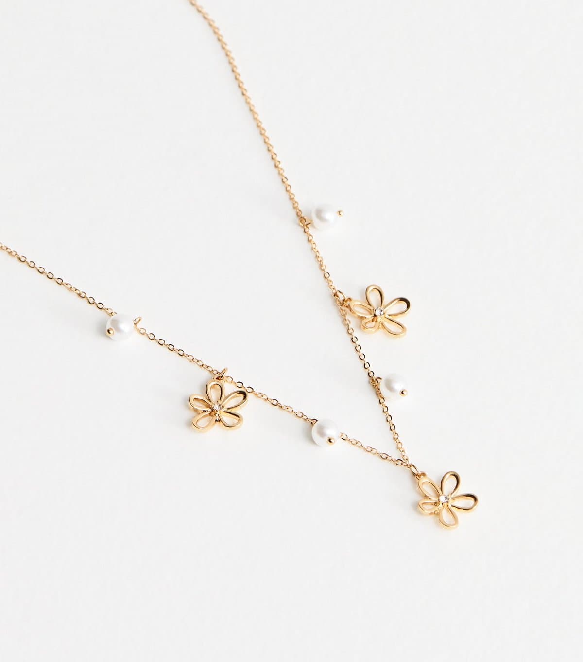 New Look New Look Gold Tone Cutout Flower Charm Necklace