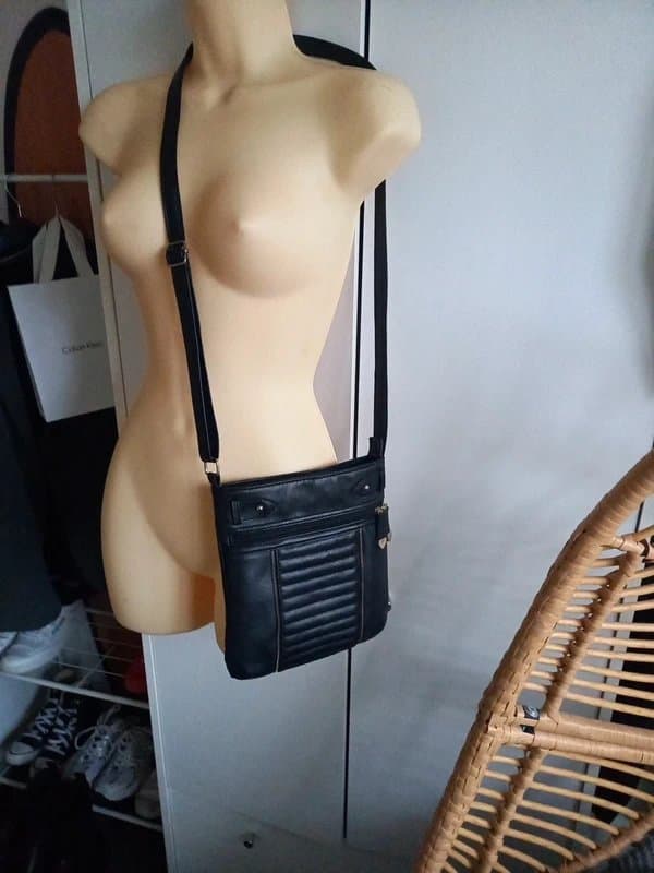 New Look Just in! 'New look' black leather shoulder/crossbody bag