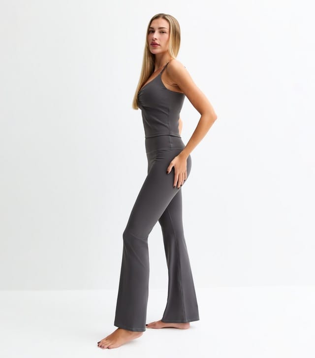 Rise Women's by Zara McDermott Dark Grey Stretch Flared Leggings Rise New Look - 3