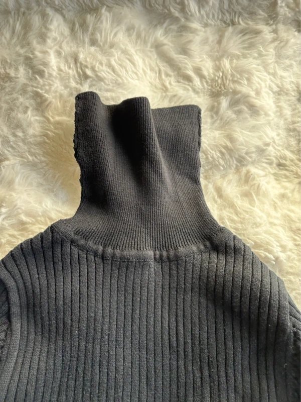 Asos luxe ASOS Luxe Bell-Sleeve Black Ribbed Knit - 1