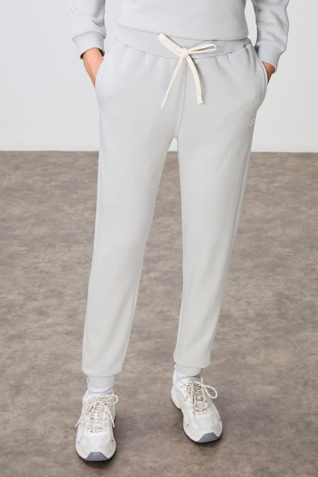 Tommy Life Tommy Life Women's Oversized Cotton-polyester Sweatshirt & Pants Set in Light Grey - 3