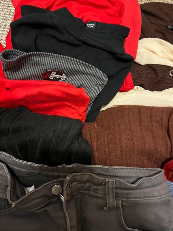 Divided 16 items teen clothing bundle