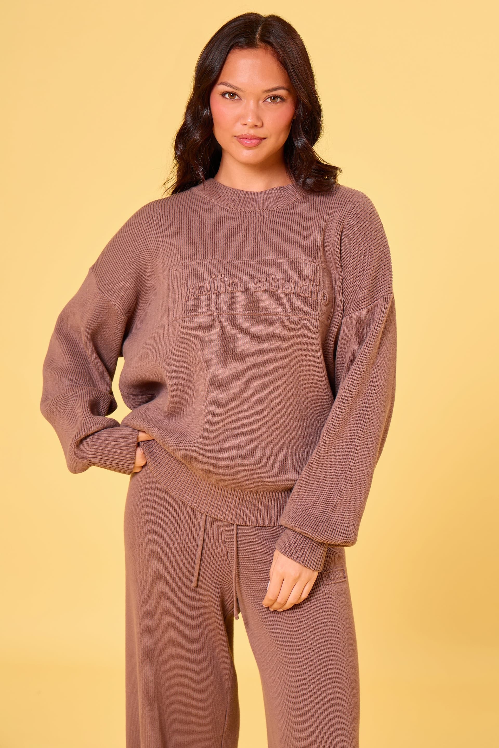 Kaiia Kaiia Embossed Premium Knit Oversized Sweatshirt Mocha