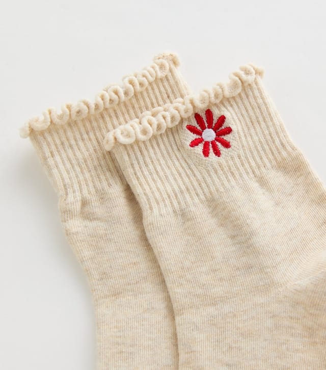 New Look Oatmeal Embroidered Daisy Frill Ankle Socks New Look - 2