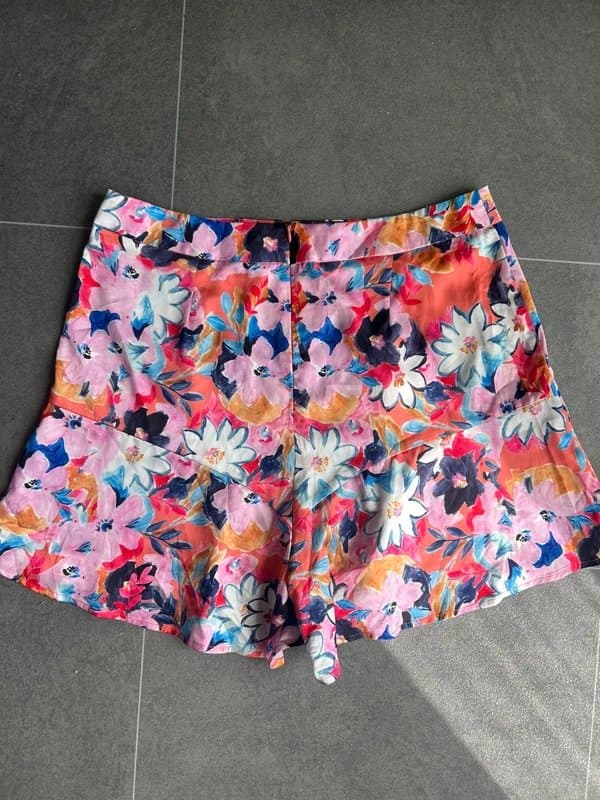 Never Fully Dressed Never Fully Dressed Floral Shorts • Size 14 Dopamine Dressing Summer Resortwear Floaty Boho
