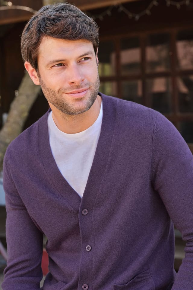 WoolOvers WoolOvers Men's Cashmere & Merino V Neck Cardigan in Purple - 2