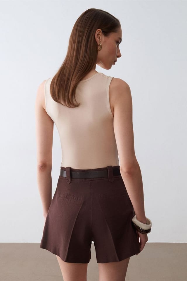 Dilvin Dilvin Women's High-Waist Cotton Poplin Belted Shorts in Brown - 2