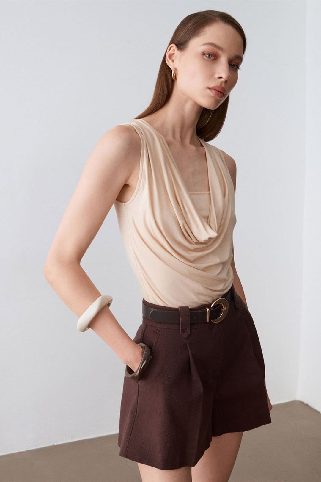 Dilvin Dilvin Women's High-Waist Cotton Poplin Belted Shorts in Brown - 4