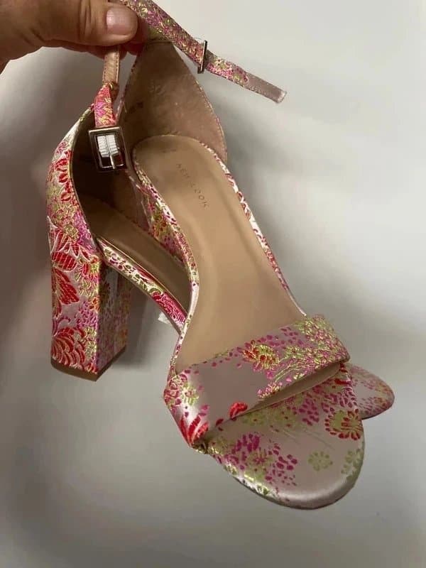 New Look New Look 6 satin floral print with a classic single toe strap &buckle-fastening ankle strap