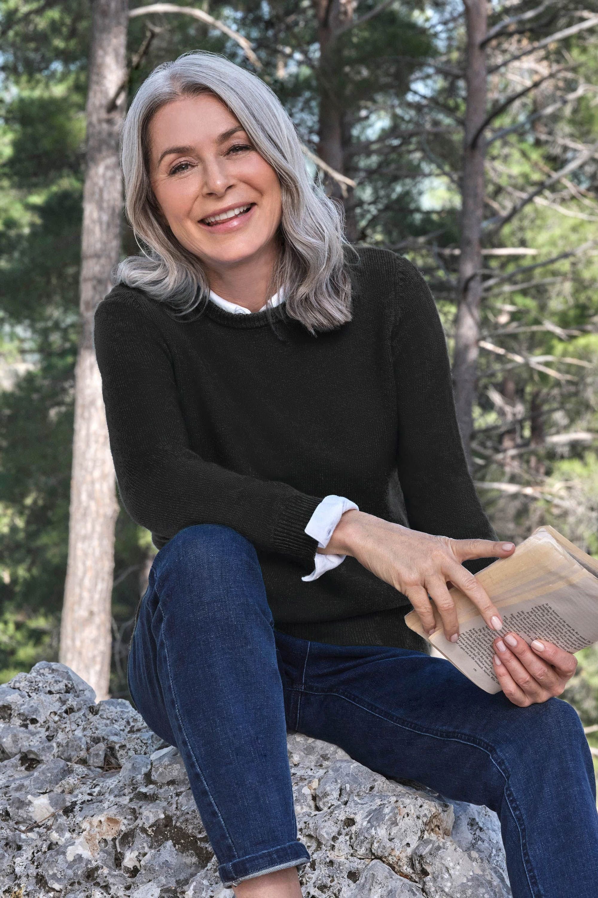 WoolOvers WoolOvers Women's Womens Lambswool Crew in Black - 1