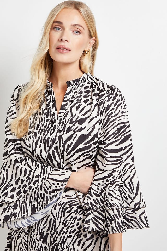 Wallis Wallis Women's Petite Printed Ruffle Sleeve Shift Dress in Mono - 2