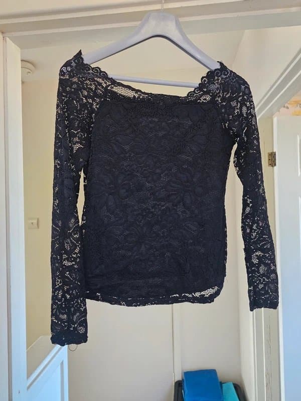 New Look Pretty lace black top