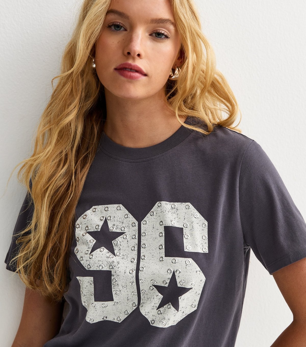 New Look Women's Dark Grey Cotton Studded 96 Logo T-Shirt New Look - 2