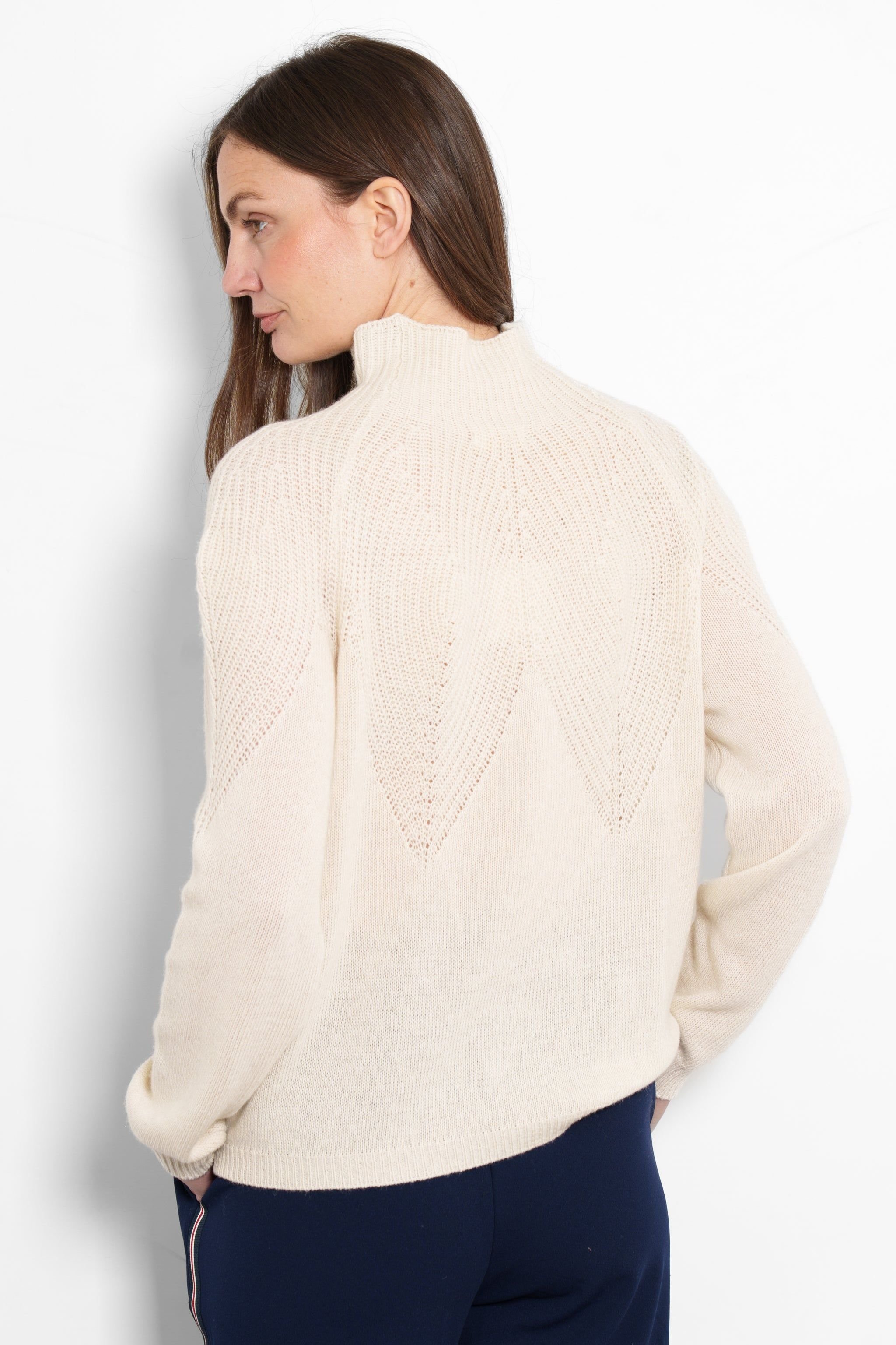 Sarta Sarta Women's Mallory Cashmere Blend Ribbed Knitted Jumper in Cream - 3
