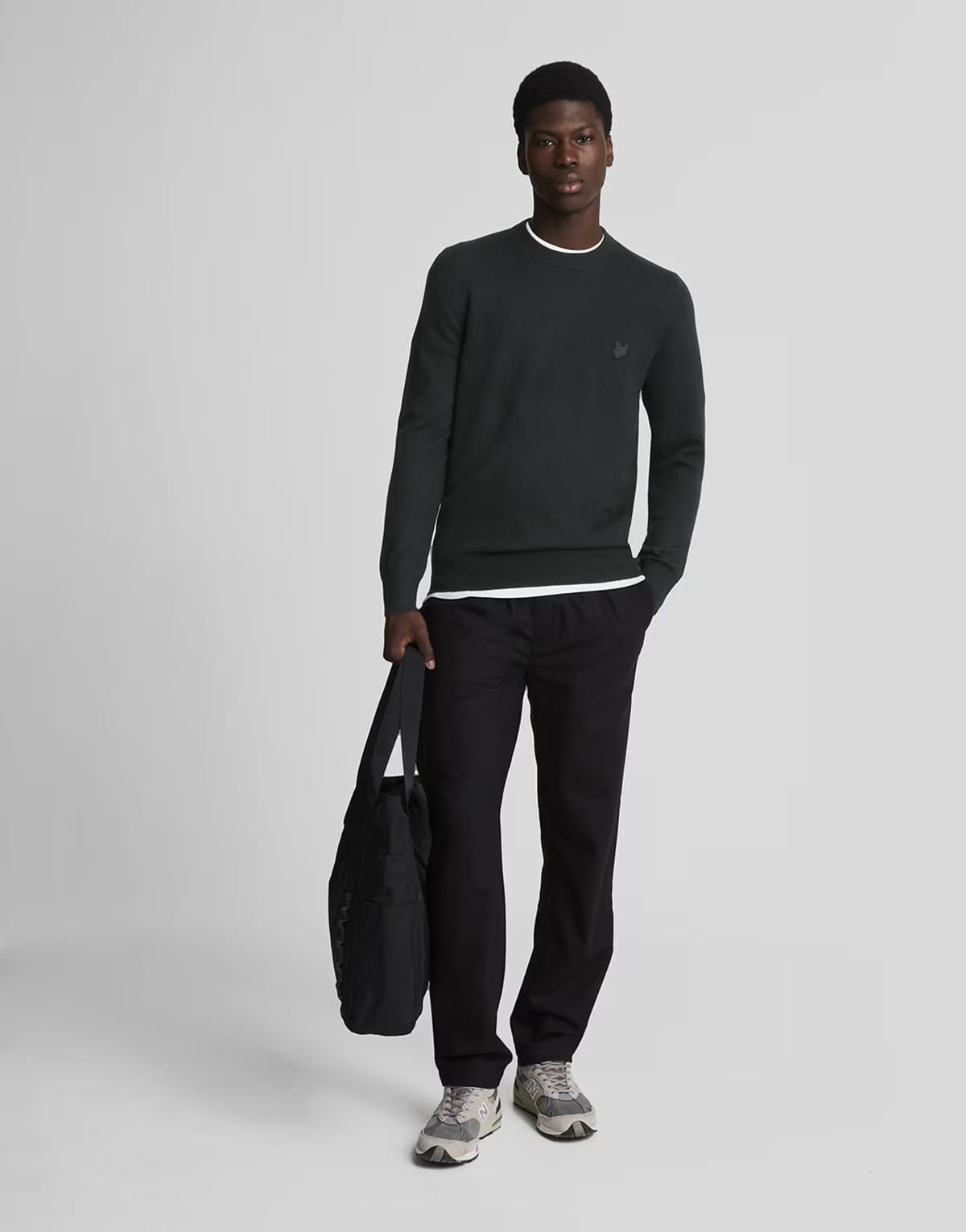 ASOS Lyle & Scott Mid knits tonal eagle lambswool crew neck jumper in z865 jet black - 1