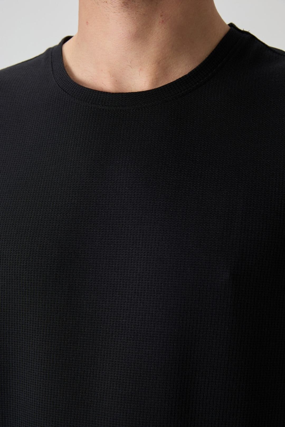Tommy Life Tommy Life Men's Oversized Crew Neck T-Shirt in Black - 4