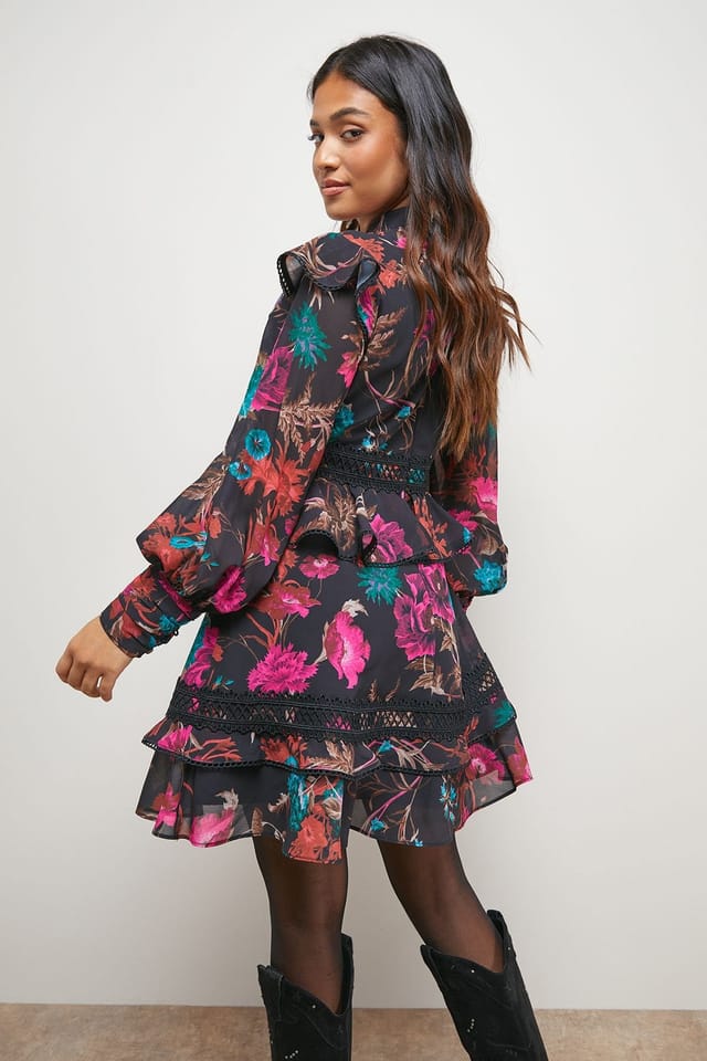 Oasis Oasis Women's Petite Ruched Bodice Trim Detail Mini Dress in Floral - 3