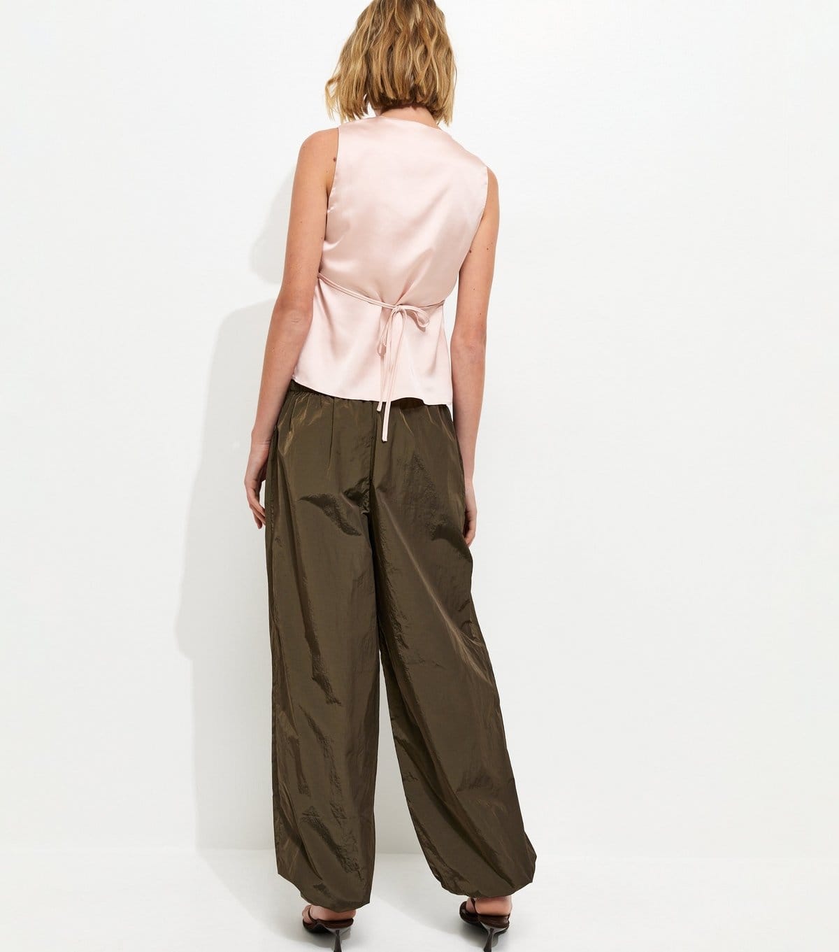 New Look Women's Khaki Tapered Leg Shiny Parachute Trousers New Look - 4