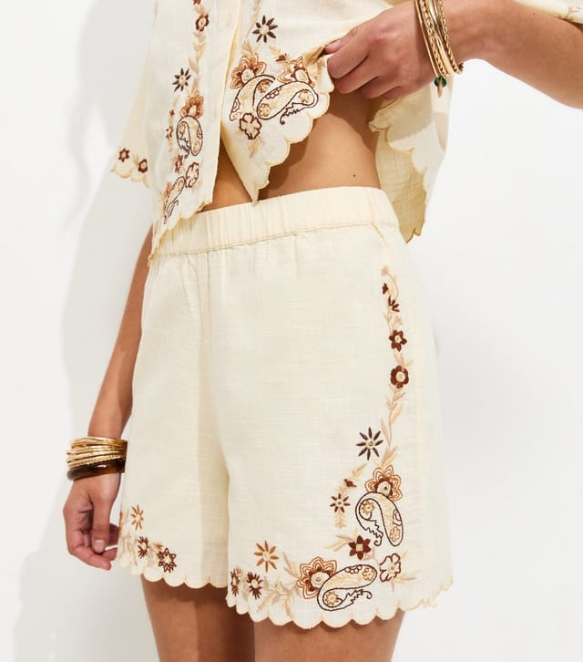 New Look Women's Cream Cotton Floral Embroidered Woven Shorts New Look - 2