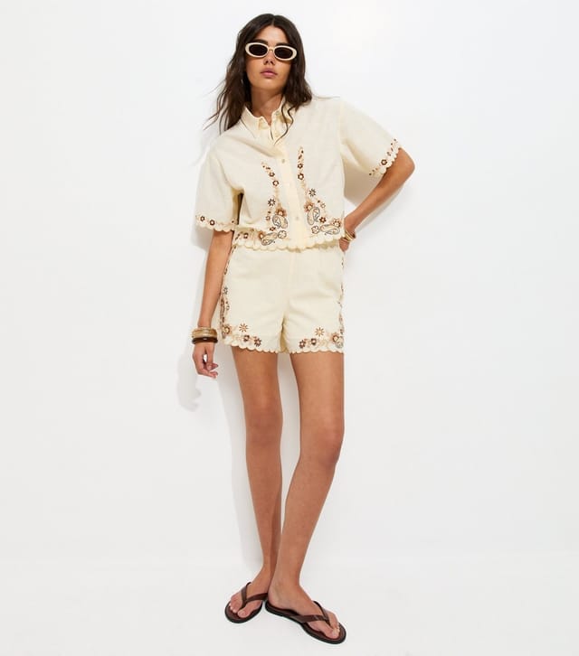 New Look Women's Cream Cotton Floral Embroidered Woven Shorts New Look - 3