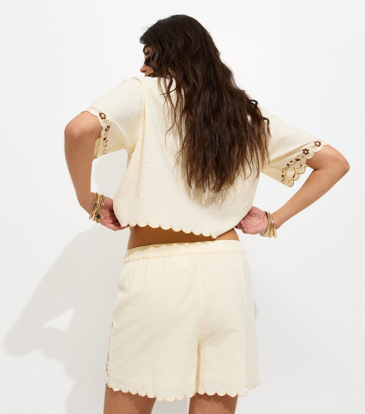 New Look Women's Cream Cotton Floral Embroidered Woven Shorts New Look - 4
