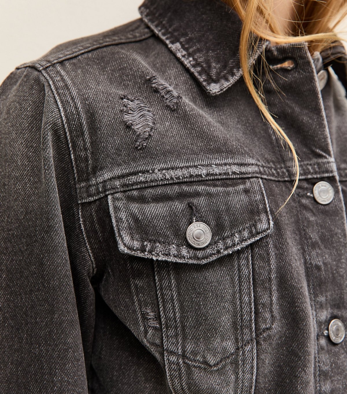 New Look Girls' Black Distressed Cropped Denim Jacket New Look - 4