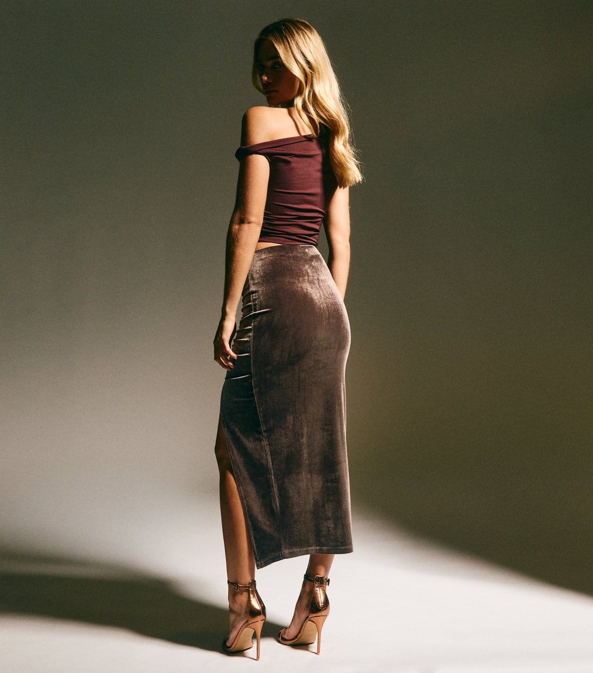 New Look Women's Dark Brown Velvet Ruched Midi Skirt New Look - 4