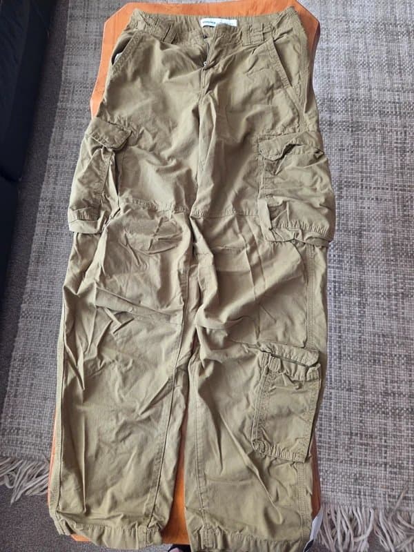 Bershka Bershka cuffed leg cargo pants multiply pockets size euro 34