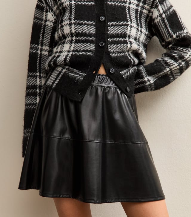 New Look Women's Black Faux Leather A-Line Mini Skirt New Look - 2