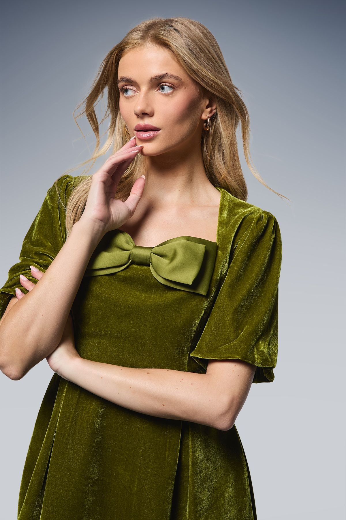 Oasis Oasis Women's Bow Front Velvet Mini Dress in Olive - 4