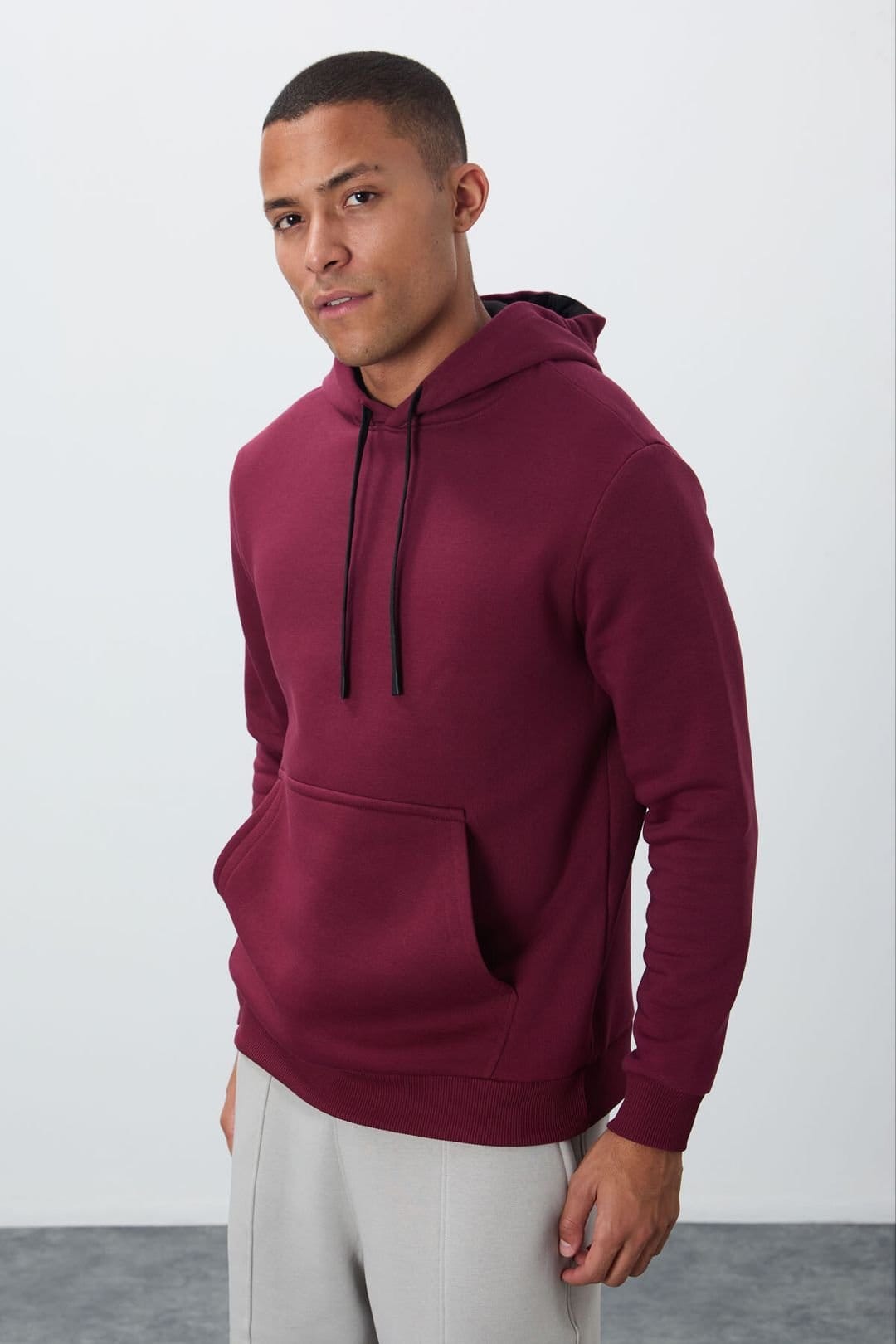 Tommy Life Tommy Life Men's Solid Hooded Sweatshirt With Pocket in Burgundy - 4