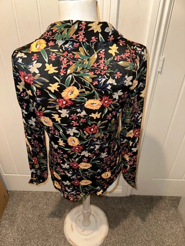 Never Fully Dressed Never Fully Dressed Black Floral Print Blouse Top Size Small